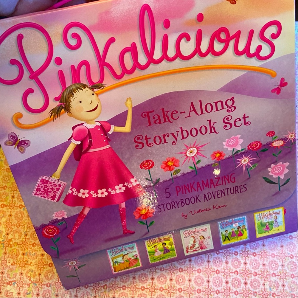 Pinkalicious New & Unused 5 book Box Set with Carrying Case